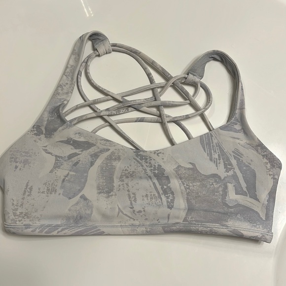 Lululemon Free To Be Bra Size 6 - Picture 1 of 3